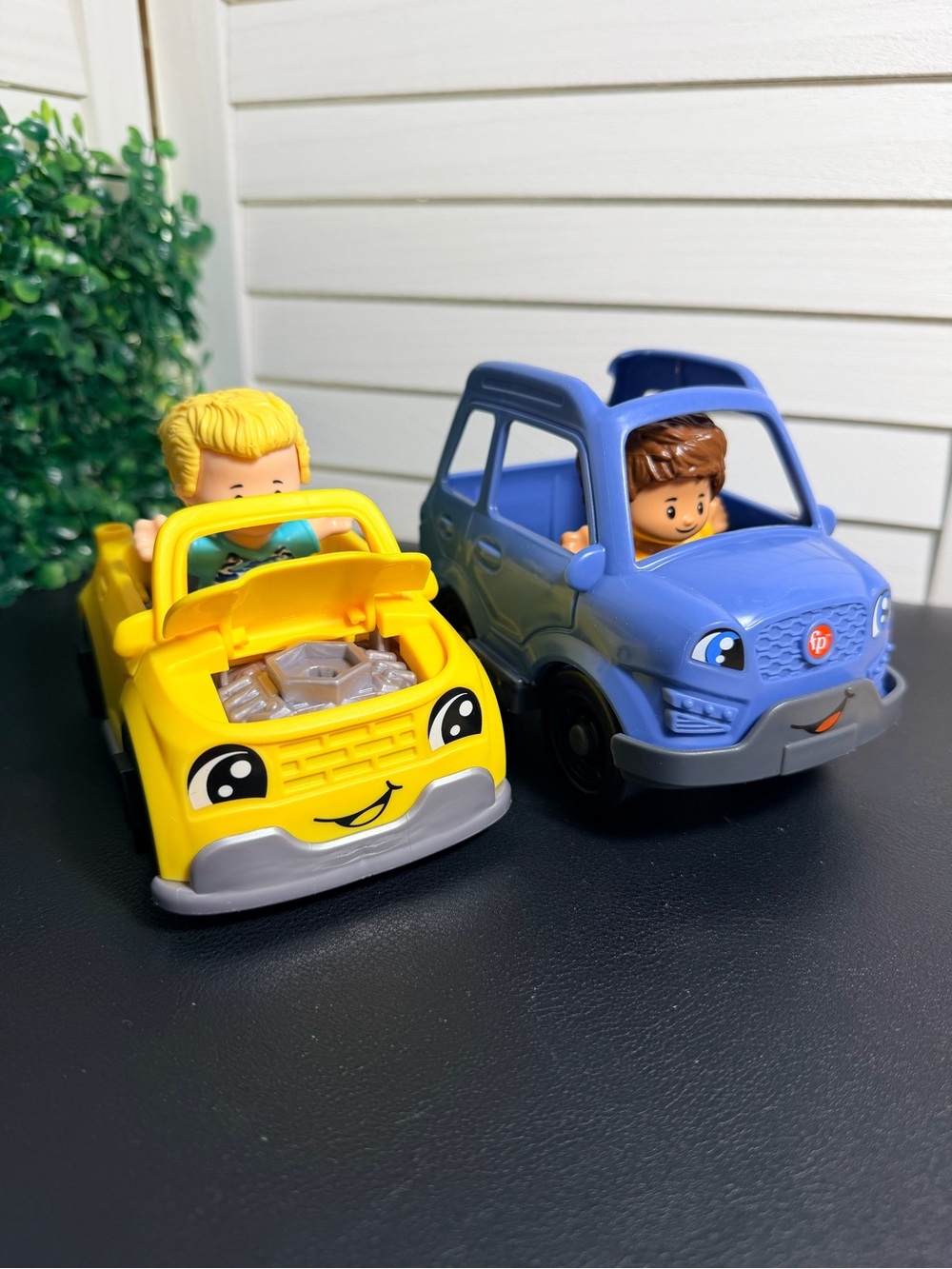 Fisher-Price Little People Yellow and Blue SUV Toy Cars with Driver Figures